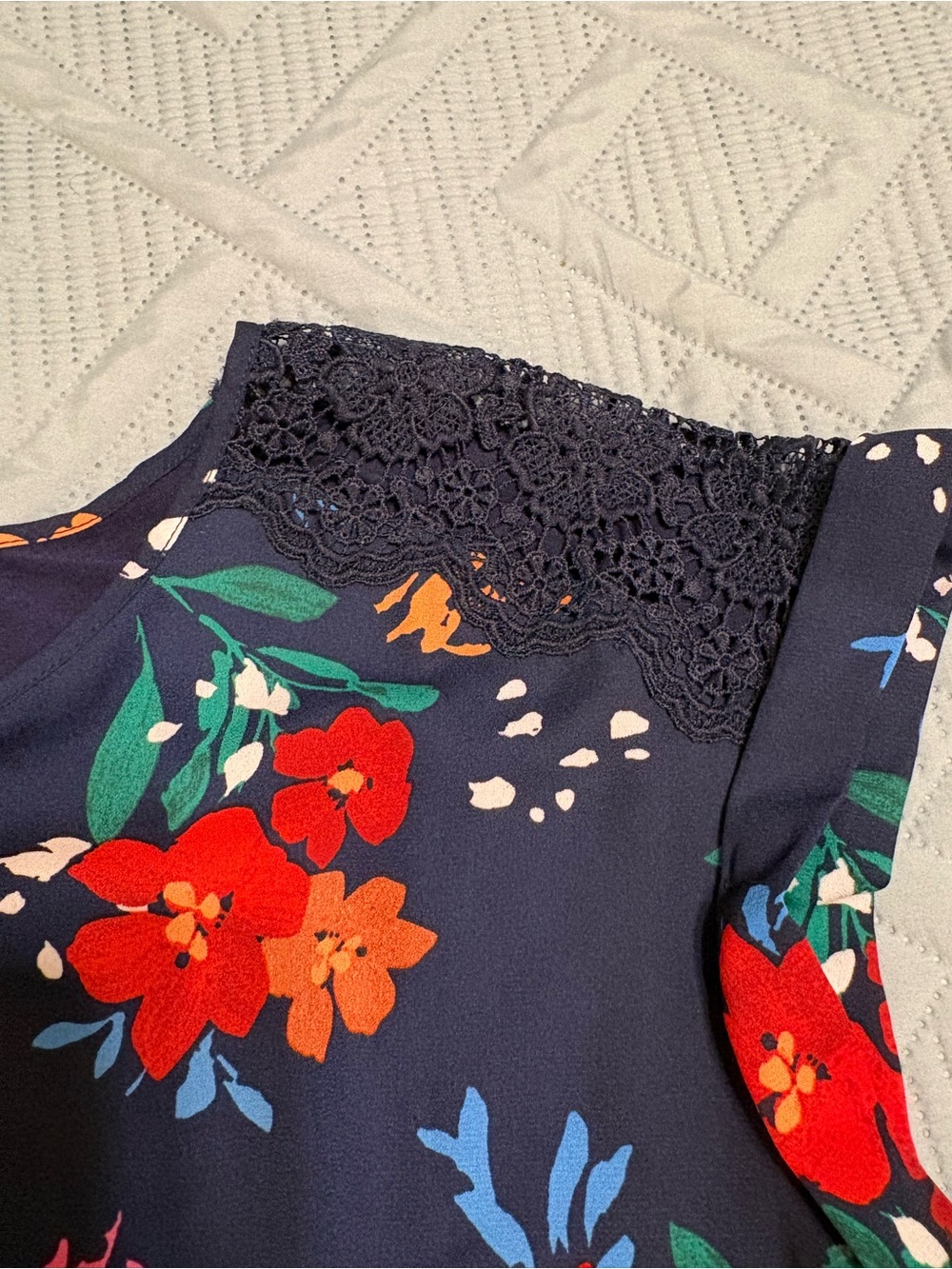 Fortune & Ivy Women’s Mixed Media Blouse Navy Floral Stitch Fix Size L - Picture 3 of 8